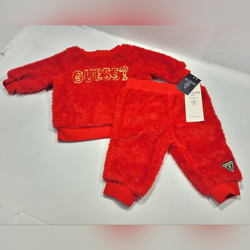 GUESS KIDS 2PC EMBROIDERED SPELL OUT COZY FURRY SWEATSHIRT/JOGGER SET 0-3M RED